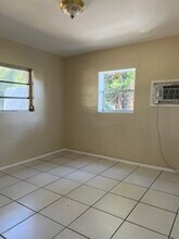 17290 NE 4th Ct in North Miami Beach, FL - Foto de edificio - Building Photo