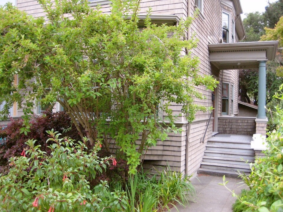 2808 Piedmont Ave in Berkeley, CA - Building Photo