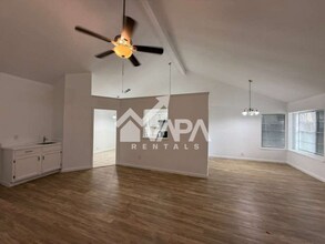 14614 Highland in San Antonio, TX - Building Photo - Building Photo