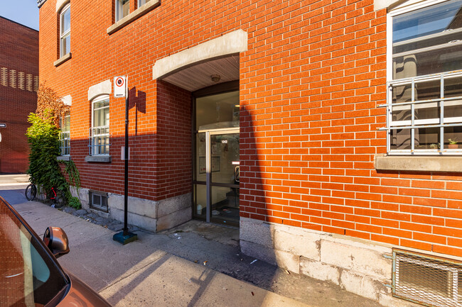 1243 Dorion Rue in Montréal, QC - Building Photo - Building Photo