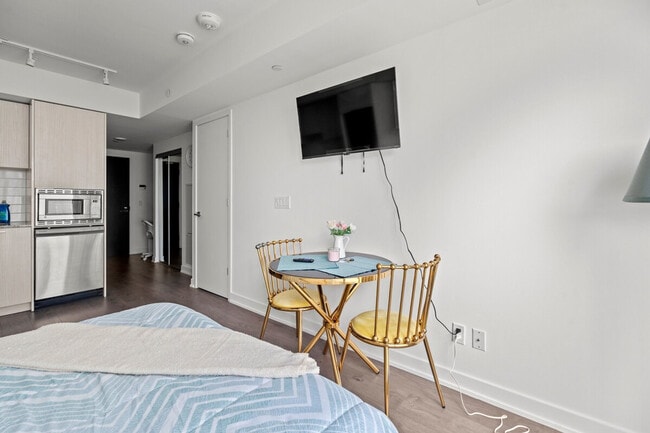 property at 501 Yonge St