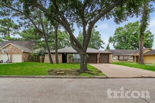7118 Foxway Ln in Humble, TX - Building Photo