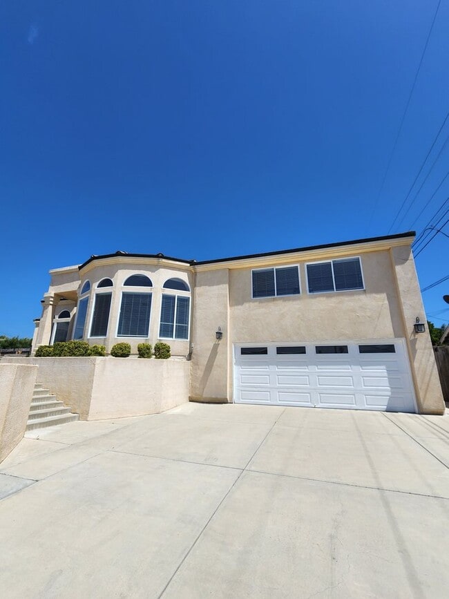 property at 830 N 6th St