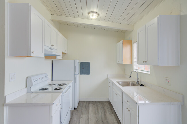 Manchester Apartments in San Leandro, CA - Building Photo - Interior Photo