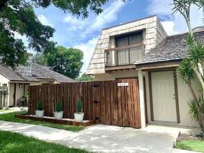 4212 Palm Bay Cir in West Palm Beach, FL - Building Photo - Building Photo