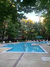 1527 Lincoln Way, Unit 301 in McLean, VA - Foto de edificio - Building Photo