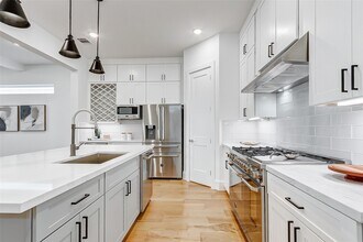 7818 Janak Dr in Houston, TX - Building Photo - Building Photo