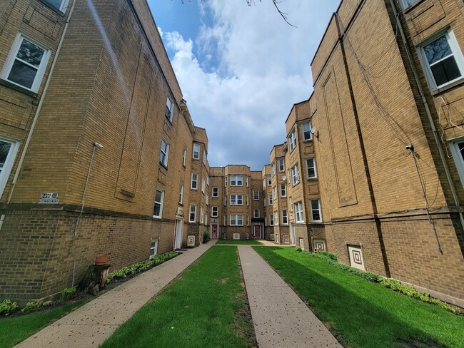 property at 6430 N Richmond St