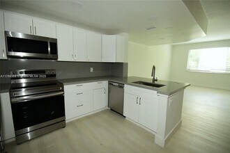 781 SW 148th Ave in Davie, FL - Building Photo - Building Photo