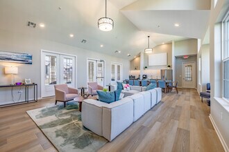Vicinity at Memorial Pointe in Southgate, KY - Foto de edificio - Interior Photo