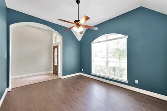 115 Forest Heights Way in Montgomery, TX - Foto de edificio - Building Photo