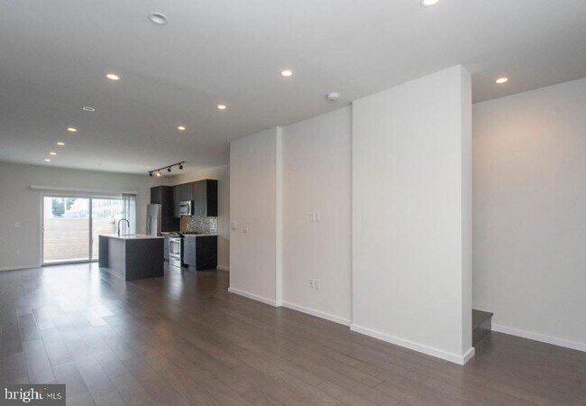 property at 527 W Jefferson St