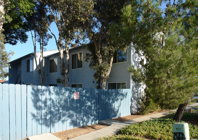 El Mesa Grande Apartments in San Diego, CA - Foto de edificio - Building Photo