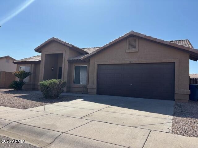 1241 S Wagon Wheel Dr in Chandler, AZ - Foto de edificio