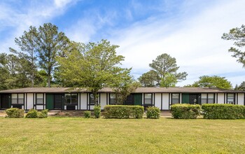 The Cottages at Glenview in Huntsville, AL - Building Photo - Building Photo