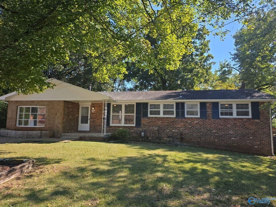 3619 Hester Ln NW in Huntsville, AL - Building Photo