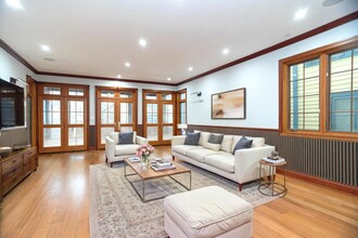 1745 W Cornelia Ave in Chicago, IL - Foto de edificio - Building Photo