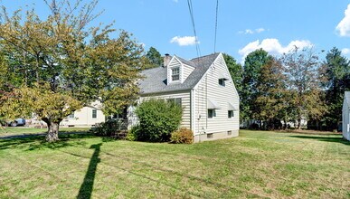11 Fern St in Windsor Locks, CT - Building Photo - Building Photo