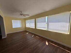 3267 Westford Ln in Sarasota, FL - Building Photo - Building Photo