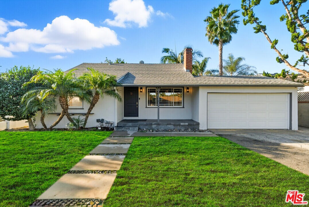 12512 Hatteras St in Los Angeles, CA - Foto de edificio