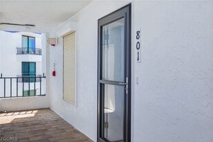 15021 Punta Rassa Rd, Unit 801 in Ft. Myers, FL - Building Photo