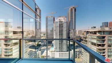 1155 S Grand Ave in Los Angeles, CA - Building Photo - Building Photo