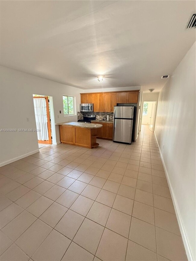 3031 Center St in Miami, FL - Building Photo - Building Photo