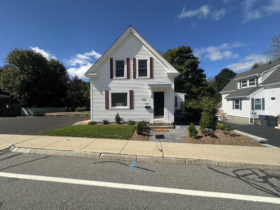 28 Grove St, Unit A in Hopkinton, MA - Building Photo