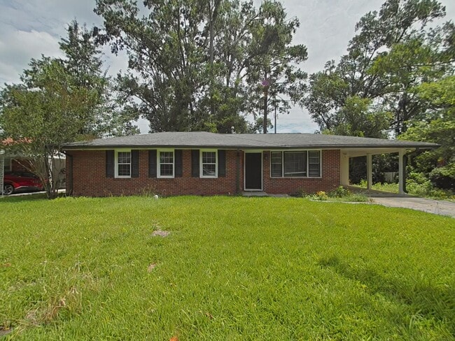 property at 2607 Springwood Dr