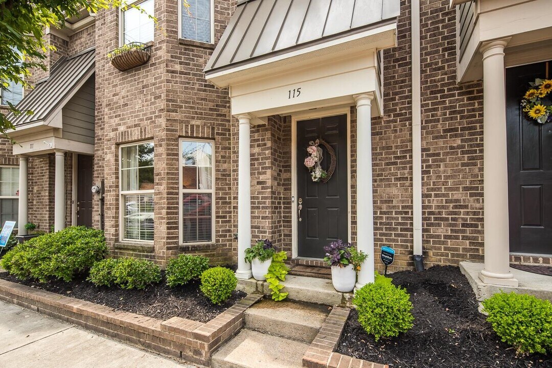 115 W Carolina Ave in Memphis, TN - Foto de edificio