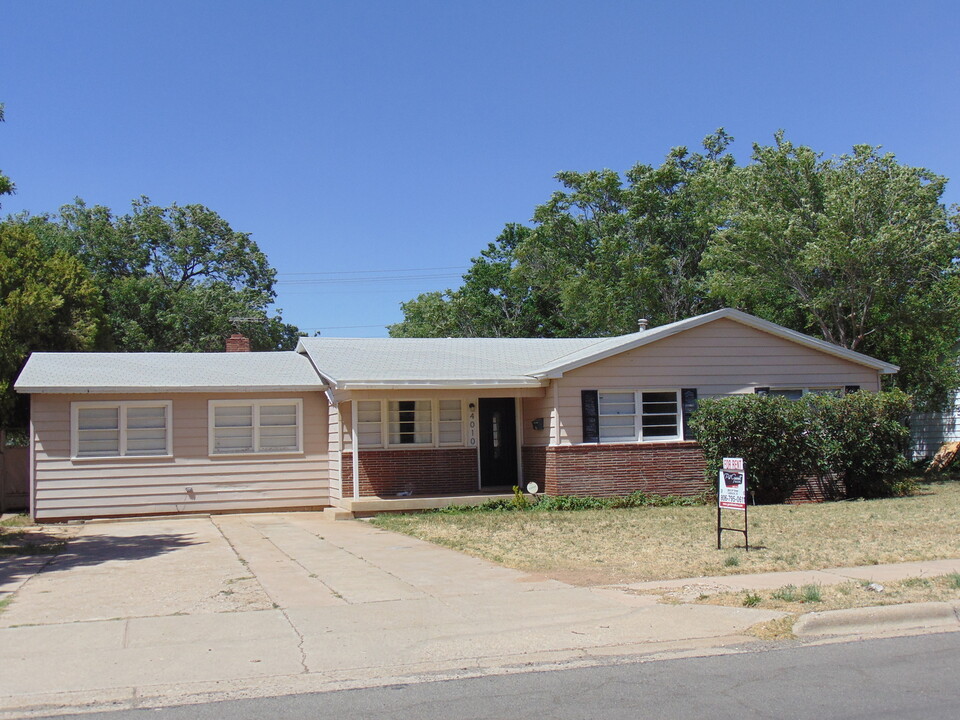 4010 44th St in Lubbock, TX - Building Photo