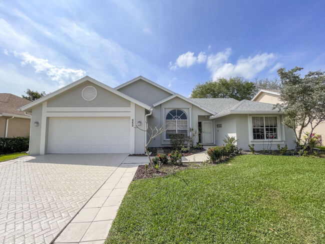 property at 252 Moccasin Trail W