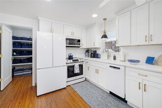 70 Carroll Ave, Unit 2 in Newport, RI - Building Photo - Building Photo