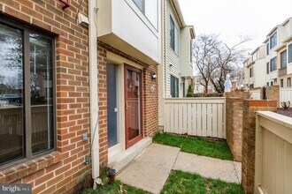 18728 Nathans Pl in Montgomery Village, MD - Building Photo - Building Photo