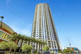 200 W Sahara Ave in Las Vegas, NV - Building Photo