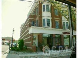 541 Middlesex Ave in Metuchen, NJ - Building Photo