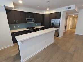 11912 Laurelwood Dr in Los Angeles, CA - Foto de edificio - Building Photo