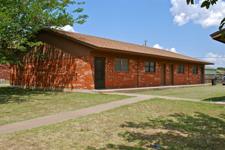 Town West Apartments in Cleburne, TX - Building Photo - Building Photo