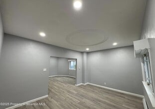 342 N Main St in Wilkes-Barre, PA - Building Photo - Building Photo