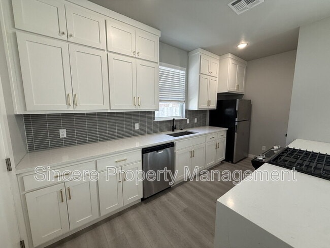 2008 NW 27th St in Oklahoma City, OK - Building Photo - Building Photo