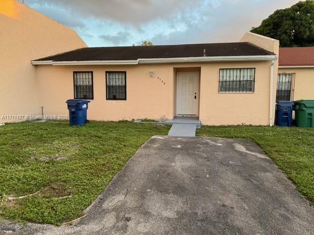 2738 NW 200th Terrace in Miami Gardens, FL - Building Photo