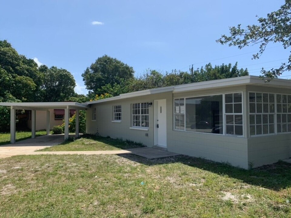 2831 Eau Gallie Blvd in Melbourne, FL - Building Photo