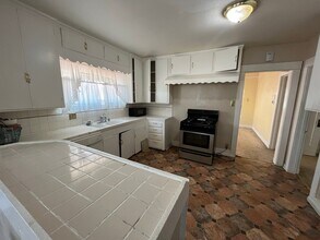 2059 W 78th St in Los Angeles, CA - Building Photo - Building Photo