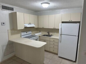 2385 SW 27th St-Unit -2 in Miami, FL - Building Photo - Building Photo