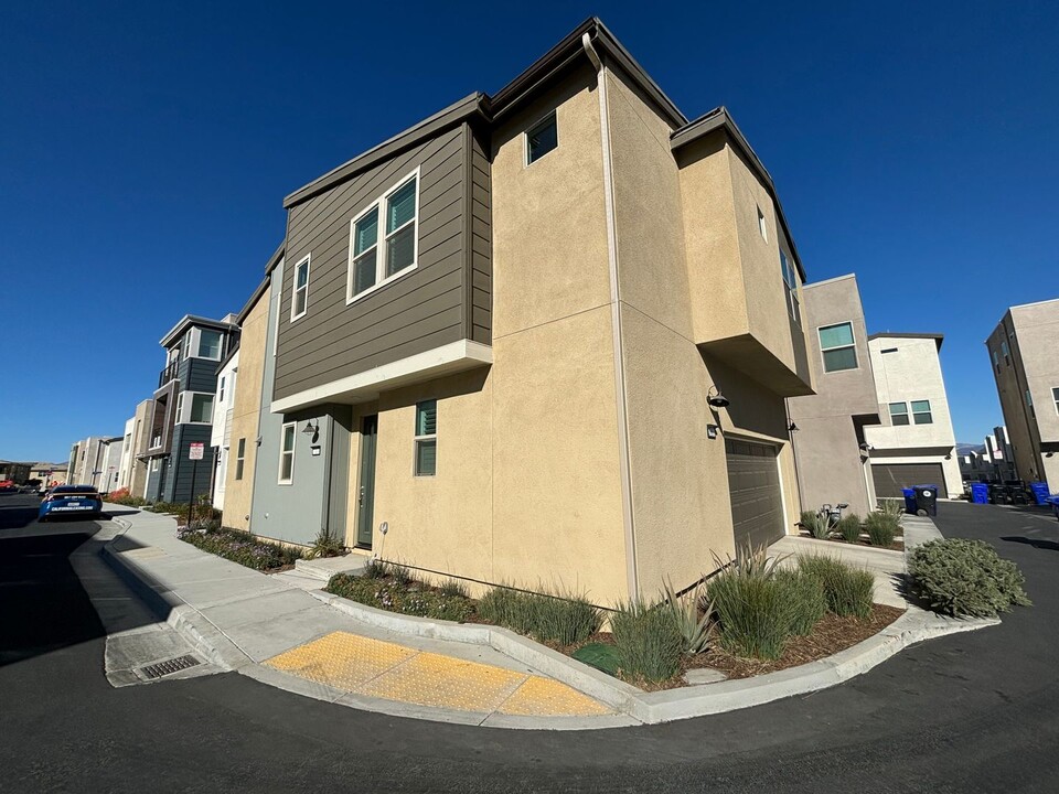 27133 White Sage Ct in Valencia, CA - Building Photo