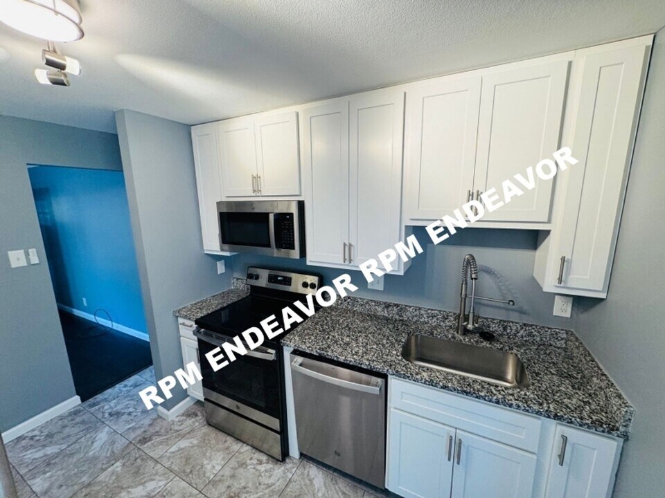 9921 Delhi Dr in St. Louis, MO - Building Photo