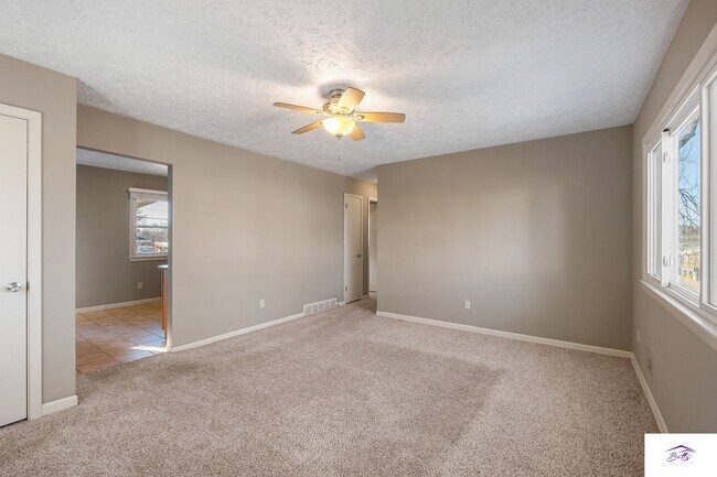 6225 Elm St in Omaha, NE - Building Photo - Building Photo