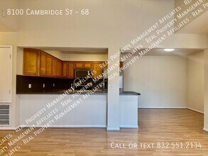 8100 Cambridge St in Houston, TX - Building Photo - Building Photo