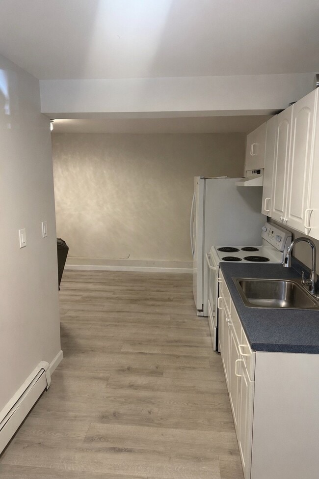 4 Brenda Ln in Manorville, NY - Building Photo - Building Photo