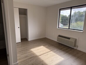 4 Twining St in Plainville, CT - Building Photo - Building Photo